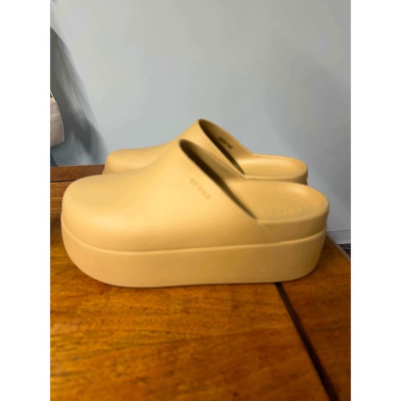 CROCS Shoes - Crocs Womens 9 Tan Dylan Wheat Clog Platform Slip On Loafer Mule 209392-2Y2